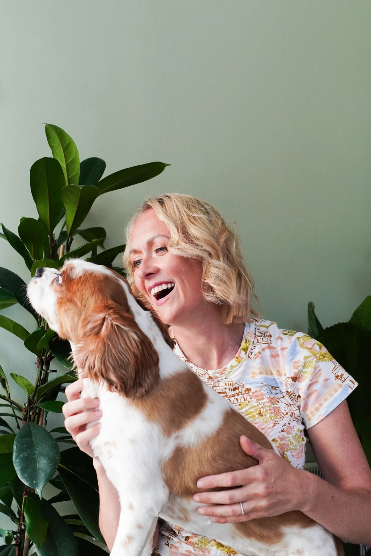 Ann-Maree Shaw laughing with her Cavalier King Charles Spaniel, Atlas